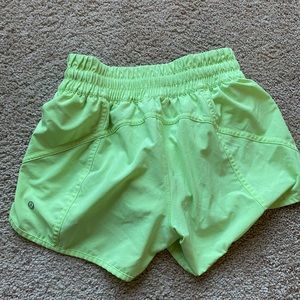 Lululemon Size 6 Tracker short 4 inch inseam